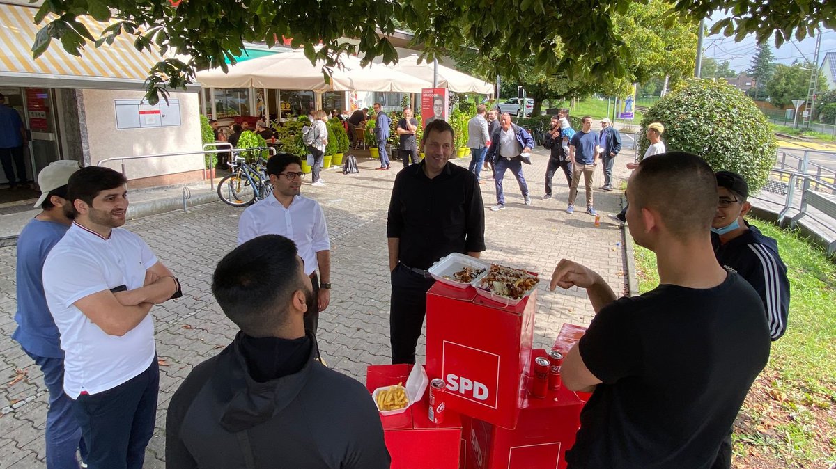 Döner Und Politik – SPD-Bundestagskandidat Kaweh Mansoori Lud Zum ...